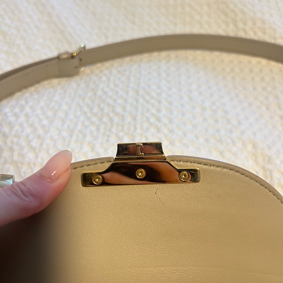 Celine Teen Besace Safari Shiny Calfskin – Coco Approved Studio Celine Cream Besace Teen Triomphe Crossbody Bag